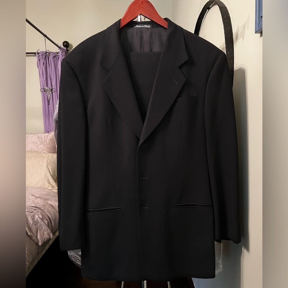 Giorgio Armani Le Collezioni black suit
